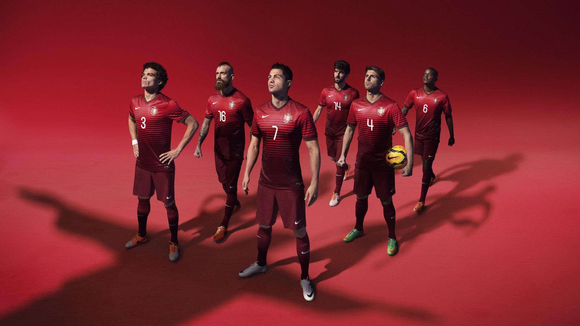 柯尔赞冲线瞬间引发现场欢呼,科尔阿赞